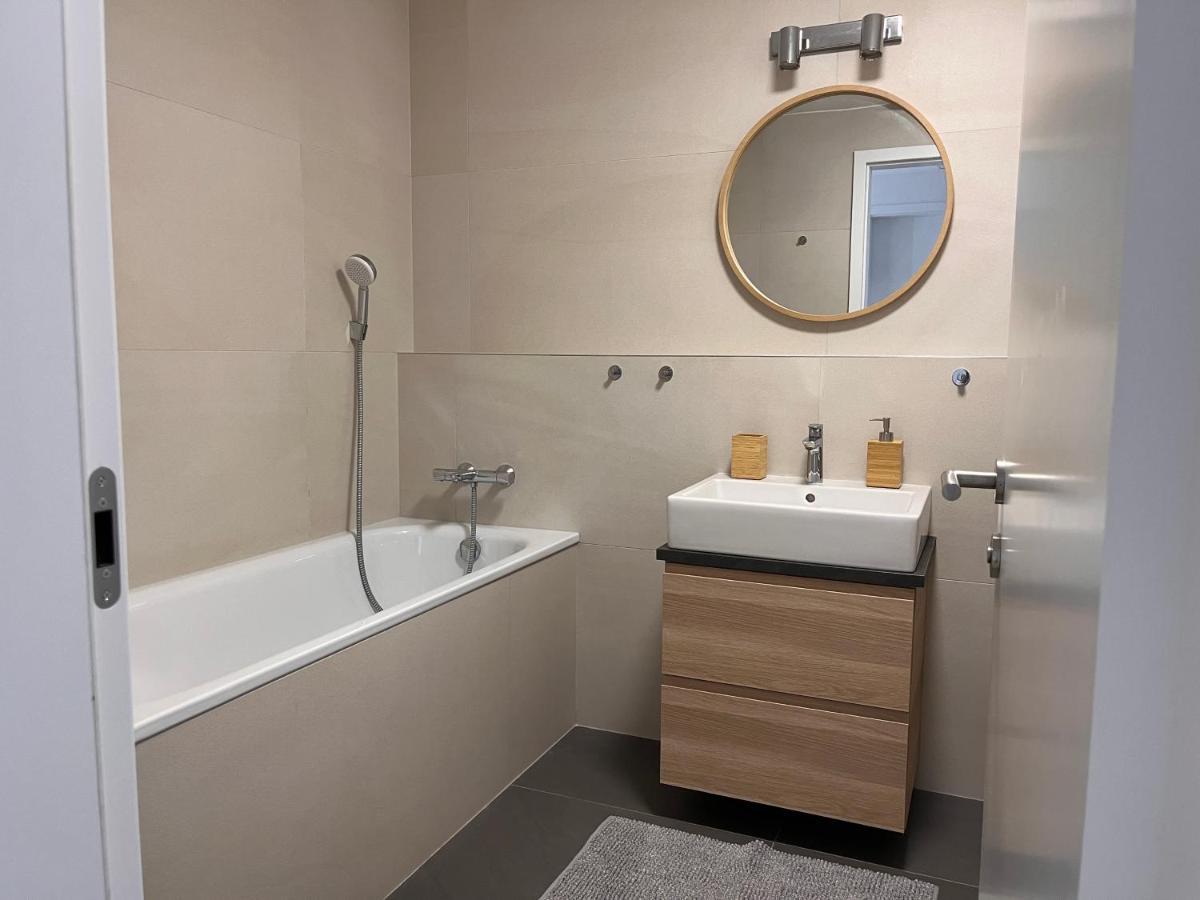 Skau Blue Residence In Sky Park 21 Floor 2 Tower Panoramic View Free Parking Bratislava Eksteriør billede
