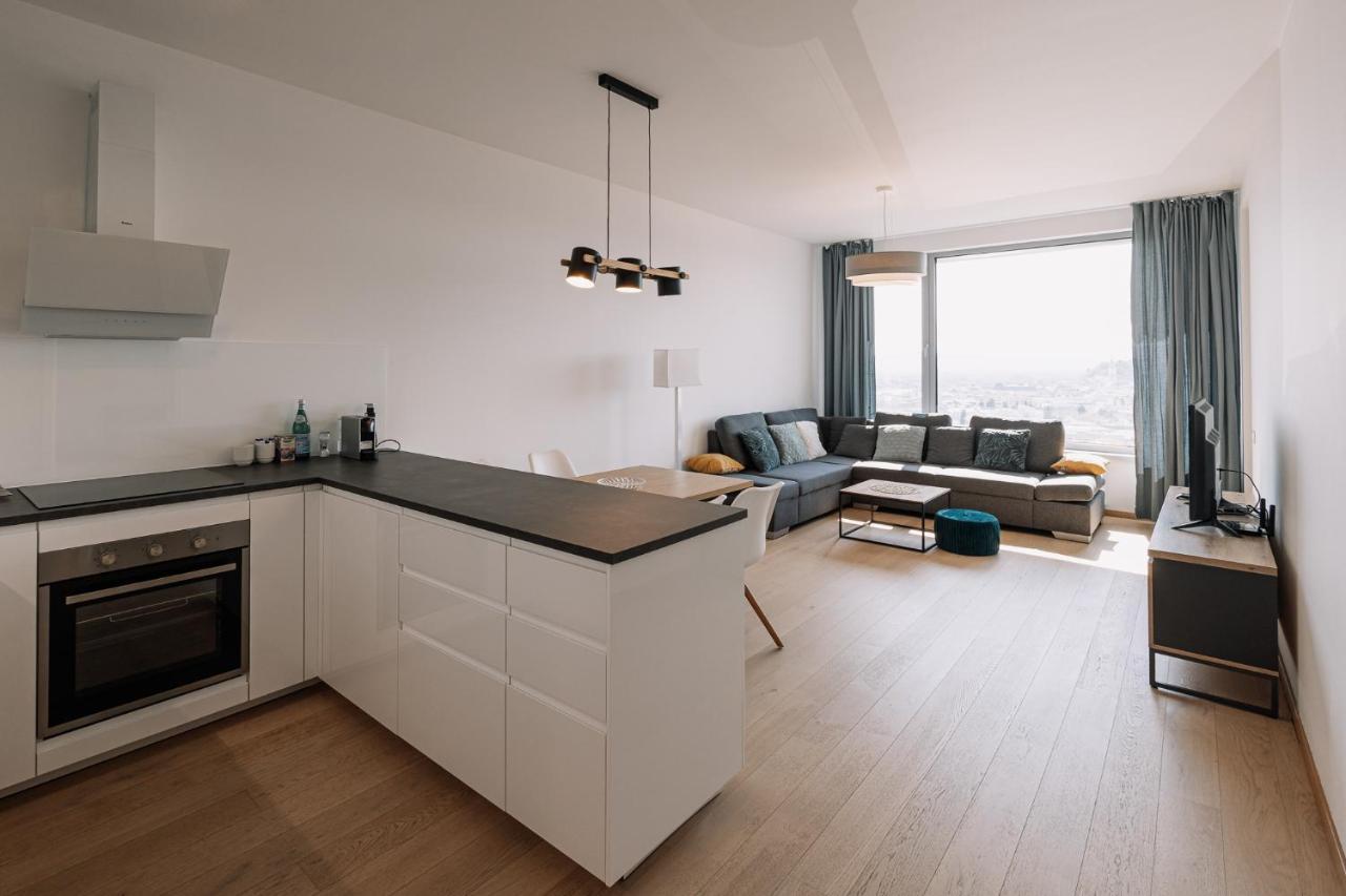 Skau Blue Residence In Sky Park 21 Floor 2 Tower Panoramic View Free Parking Bratislava Eksteriør billede