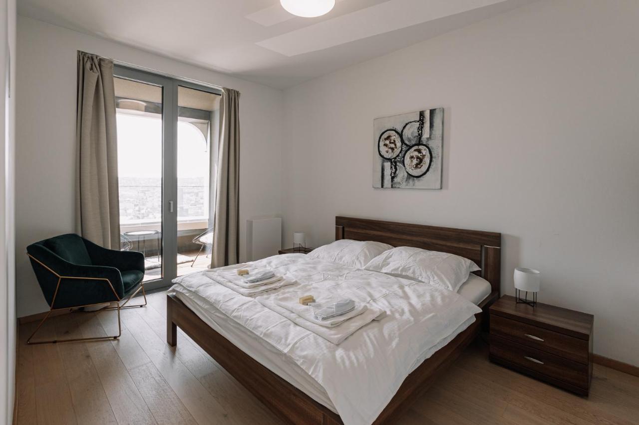 Skau Blue Residence In Sky Park 21 Floor 2 Tower Panoramic View Free Parking Bratislava Eksteriør billede