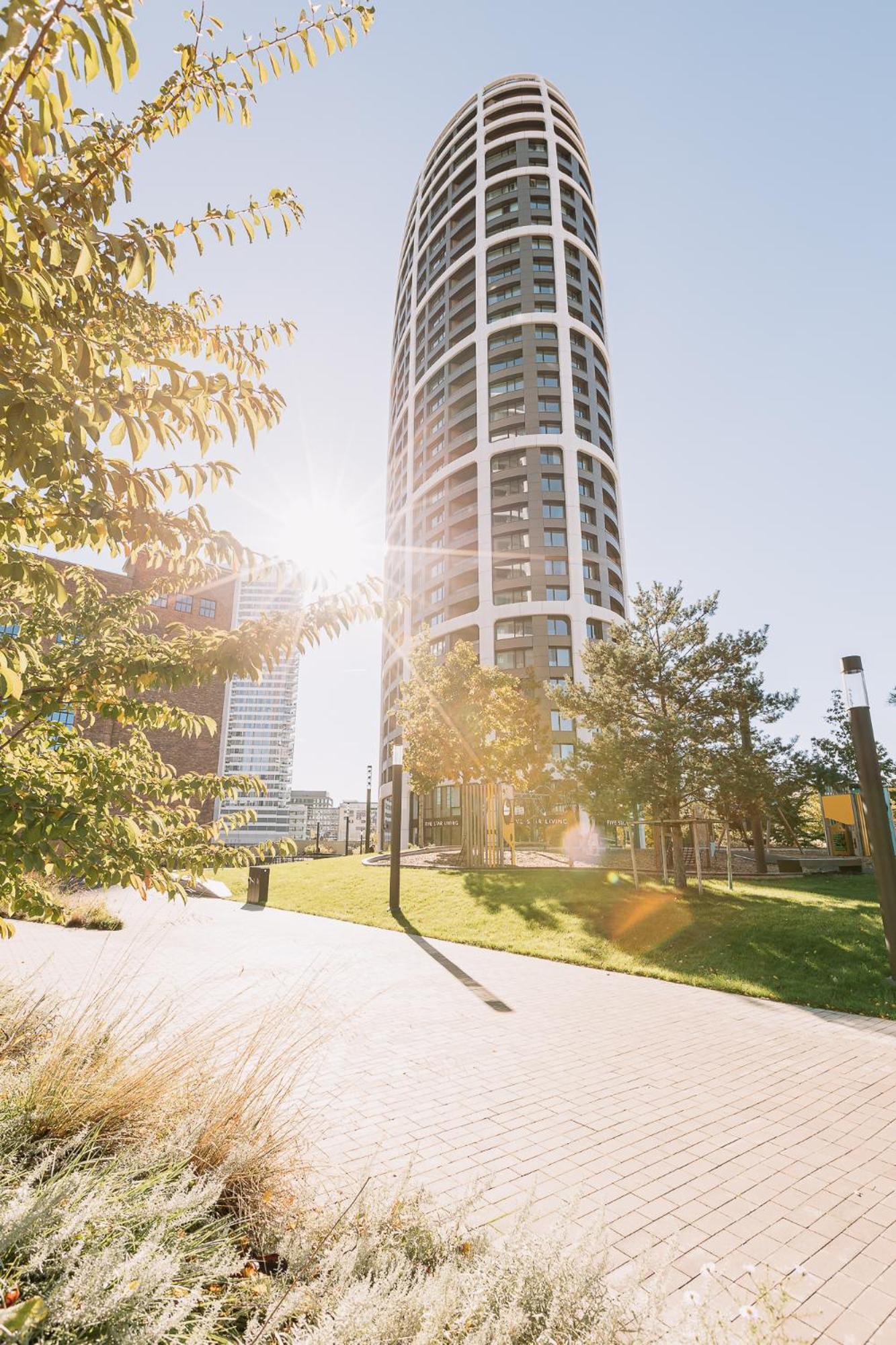 Skau Blue Residence In Sky Park 21 Floor 2 Tower Panoramic View Free Parking Bratislava Eksteriør billede