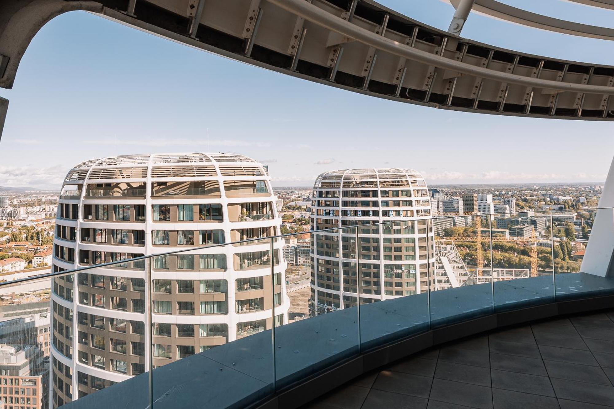 Skau Blue Residence In Sky Park 21 Floor 2 Tower Panoramic View Free Parking Bratislava Eksteriør billede
