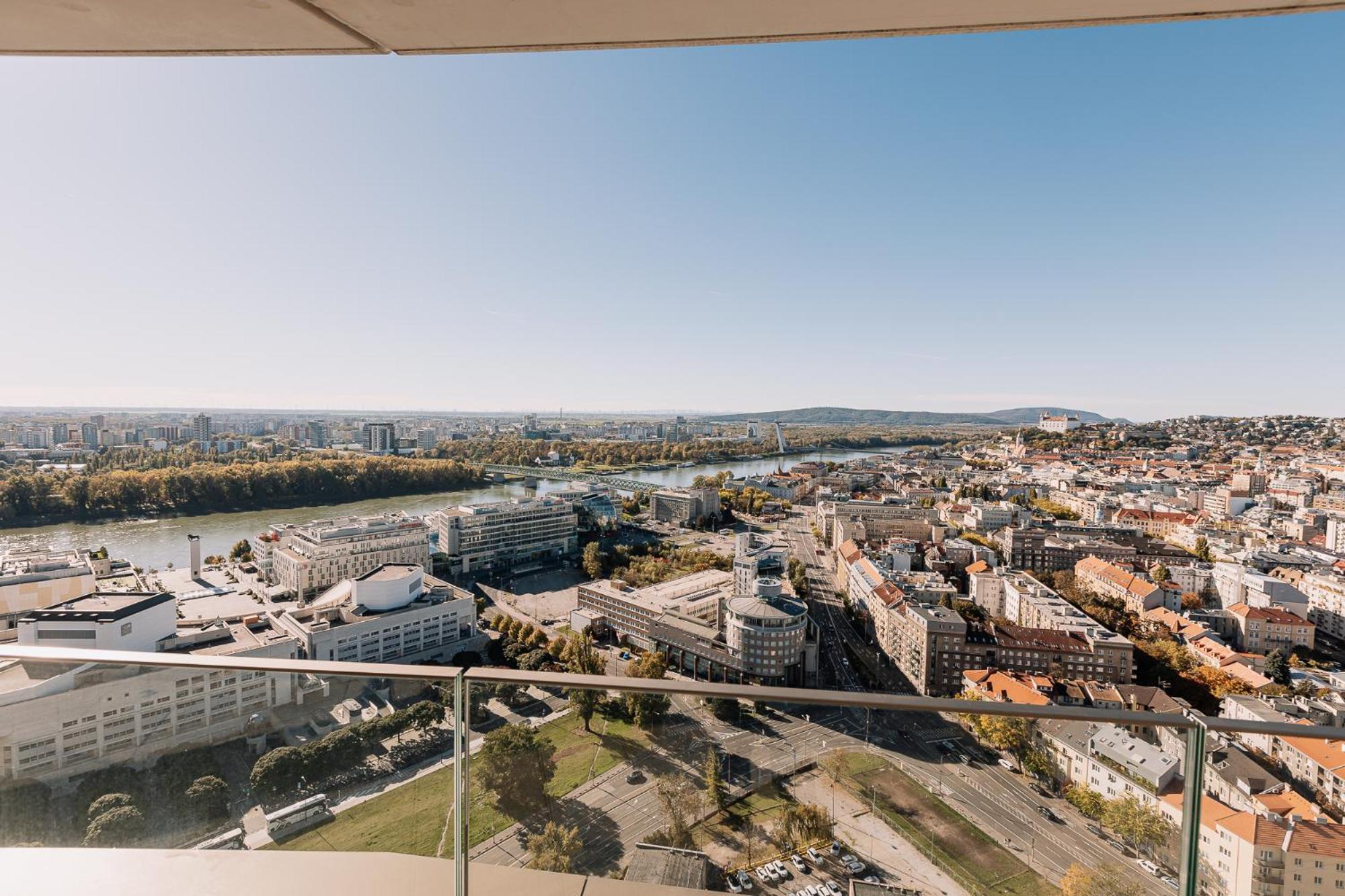 Skau Blue Residence In Sky Park 21 Floor 2 Tower Panoramic View Free Parking Bratislava Eksteriør billede