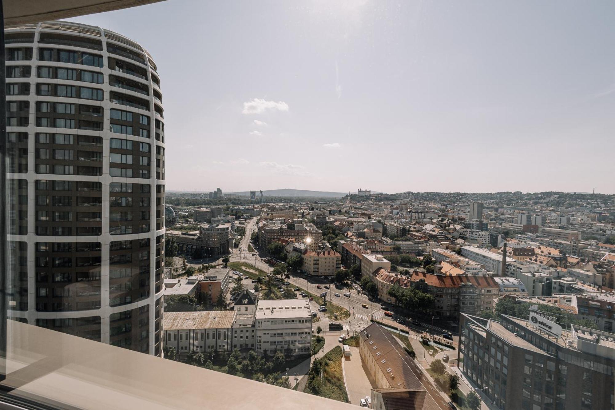 Skau Blue Residence In Sky Park 21 Floor 2 Tower Panoramic View Free Parking Bratislava Eksteriør billede